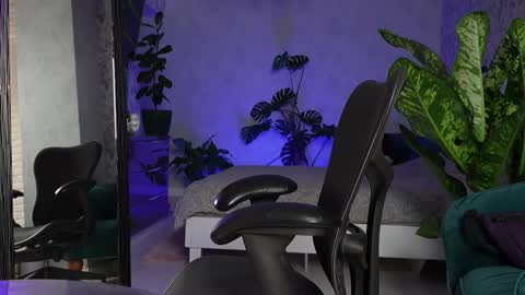 Snapshot of clara_bendover chatting on December 2, 2025, 7:09 pm Clara online show from December 2, 2025, 7:09 pm