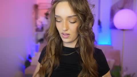 Clara smile online show from December 19, 2025, 7:54 pm