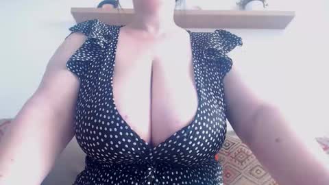 Clara online show from May 15, 2026, 2:35 pm