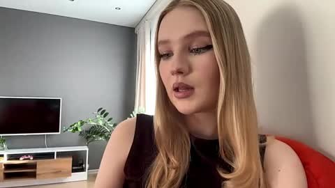 Snapshot of clarisaprentice chatting on May 3, 2026, 8:09 am Kristie online show from May 3, 2026, 8:09 am