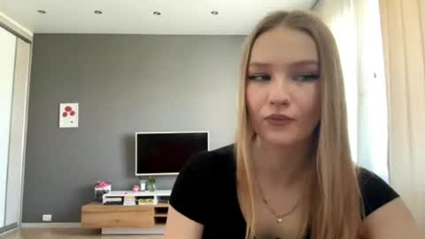 Snapshot of clarisaprentice chatting on May 19, 2026, 1:56 am Kristie online show from May 19, 2026, 1:56 am