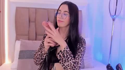 Snapshot of clarisse28 chatting on October 19, 2025, 7:25 pm Mistress Clarisse online show from October 19, 2025, 7:25 pm