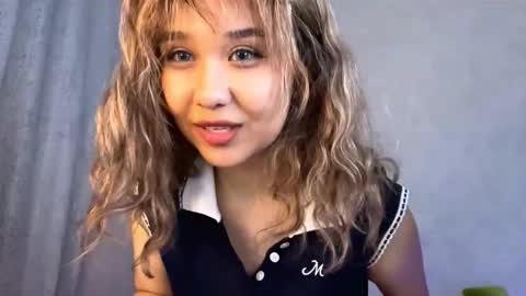 Lara online show from November 22, 2025, 6:18 pm