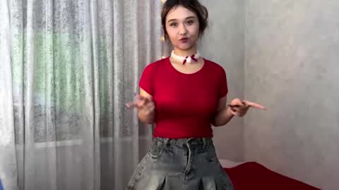 Lara online show from November 25, 2025, 6:41 pm