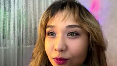 Lara online show from December 2, 2025, 6:47 pm