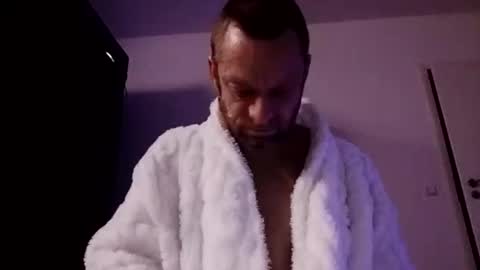 Florian online show from December 16, 2025, 4:39 am