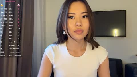 Lili online show from May 11, 2026, 1:17 pm