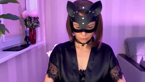 cleo_catra online show from November 17, 2025, 5:08 pm