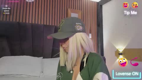Snapshot of cleowhite_ chatting on September 24, 2025, 6:28 am cleowhite_ online show from September 24, 2025, 6:28 am
