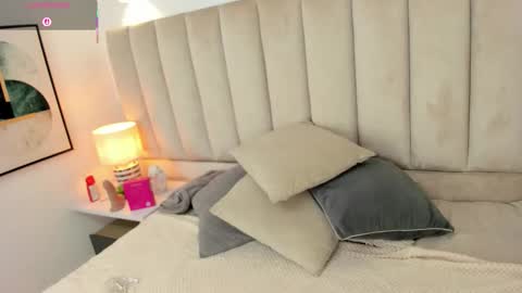 Snapshot of clhoe_johnson_ chatting on October 7, 2025, 12:46 pm clhoe_johnson_ online show from October 7, 2025, 12:46 pm