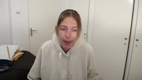 Syl  online show from March 29, 2026, 3:01 pm