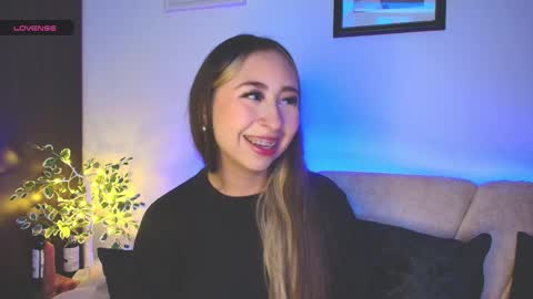 cloe_martinezz_ online show from April 29, 2026, 4:16 am