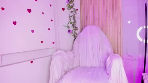 Cloe online show from December 14, 2025, 6:23 pm