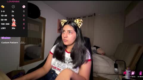 cloe small online show from October 27, 2025, 2:15 am