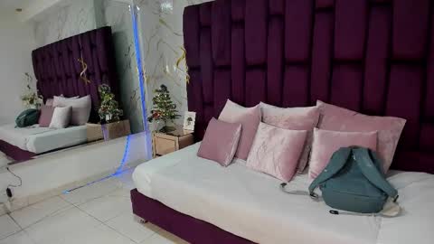 Cloe online show from December 3, 2025, 5:11 pm