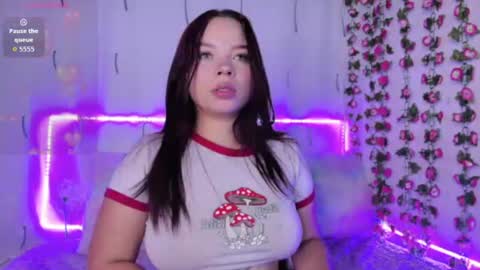 cloe_sweet18 online show from July 10, 2026, 8:33 pm