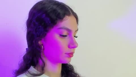 cloee20_ online show from December 18, 2025, 2:28 am