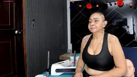 Snapshot of cloee_rabbyt chatting on November 7, 2025, 11:21 am CLOE online show from November 7, 2025, 11:21 am