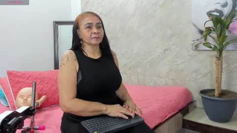 Snapshot of cloee_rabbyt chatting on November 14, 2025, 11:42 am CLOE online show from November 14, 2025, 11:42 am