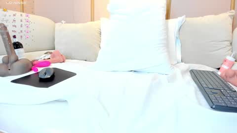 Snapshot of cloehap chatting on December 4, 2024, 3:32 pm Cloe online show from December 4, 2024, 3:32 pm