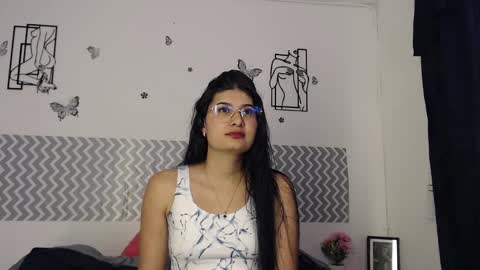 Snapshot of cloehonney chatting on October 3, 2025, 8:50 pm cloe online show from October 3, 2025, 8:50 pm