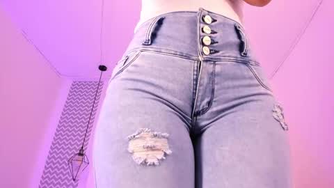 Snapshot of cloehonney chatting on December 22, 2025, 9:34 pm cloe online show from December 22, 2025, 9:34 pm