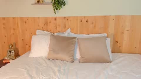 Snapshot of cloehsmiith chatting on September 23, 2025, 8:01 pm Chloe Smith online show from September 23, 2025, 8:01 pm