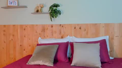 Snapshot of cloehsmiith chatting on September 24, 2025, 11:13 am Chloe Smith online show from September 24, 2025, 11:13 am