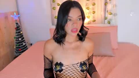 Snapshot of cloehsmiith chatting on December 4, 2025, 11:41 am Chloe Smith online show from December 4, 2025, 11:41 am