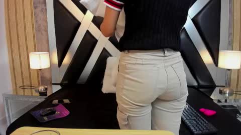 Snapshot of cloeperson chatting on December 22, 2025, 3:42 pm lady cloe person online show from December 22, 2025, 3:42 pm