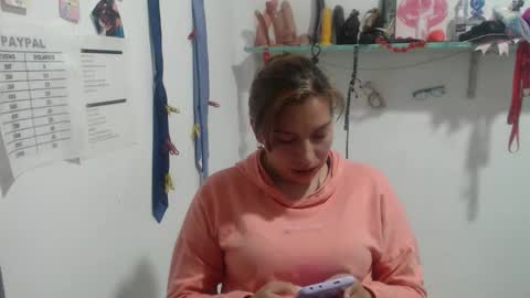 Snapshot of cloepussy chatting on September 10, 2025, 6:30 pm cloepussy online show from September 10, 2025, 6:30 pm