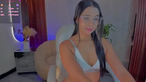 Snapshot of cloewilliamsxx chatting on September 16, 2025, 1:34 pm Cloe online show from September 16, 2025, 1:34 pm