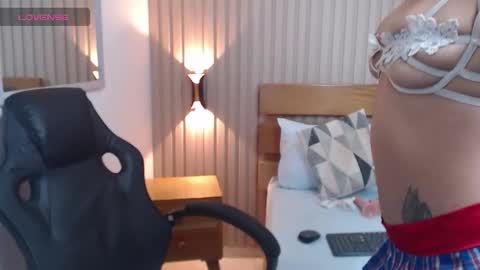 Snapshot of cloey07_ chatting on December 5, 2025, 3:37 am C L O E Y online show from December 5, 2025, 3:37 am