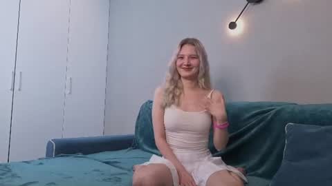 Snapshot of cloudyyangel chatting on July 13, 2026, 8:11 pm Angel online show from July 13, 2026, 8:11 pm