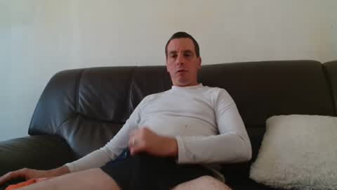 Snapshot of clouplefun chatting on October 15, 2025, 11:43 am clouplefun online show from October 15, 2025, 11:43 am