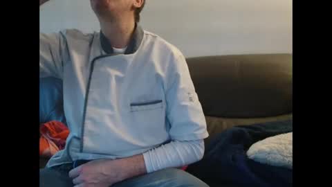 Snapshot of clouplefun chatting on November 22, 2025, 7:40 am clouplefun online show from November 22, 2025, 7:40 am