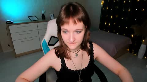  Clover  follow me  online show from December 18, 2024, 3:00 pm