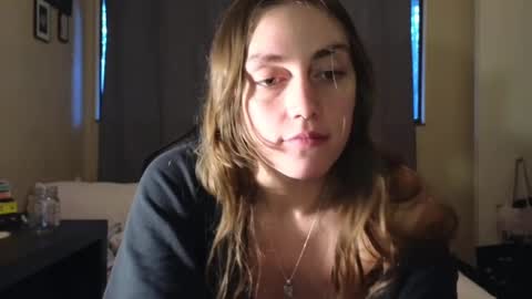 Snapshot of clover_tully chatting on December 22, 2024, 12:38 pm Clover online show from December 22, 2024, 12:38 pm