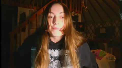 Snapshot of clover_tully chatting on March 11, 2025, 4:21 am Clover online show from March 11, 2025, 4:21 am