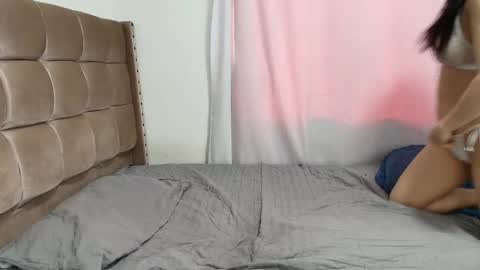 Snapshot of cloverrmoon chatting on November 17, 2025, 11:49 am clover online show from November 17, 2025, 11:49 am