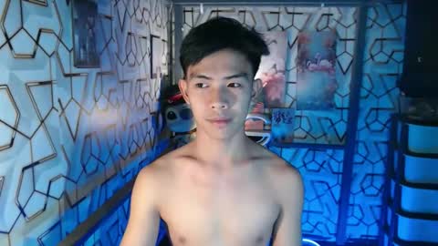 Snapshot of clyde_twinkx chatting on January 7, 2026, 6:43 pm clyde_twinkx online show from January 7, 2026, 6:43 pm