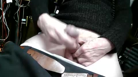 clystron online show from February 6, 2025, 5:25 am