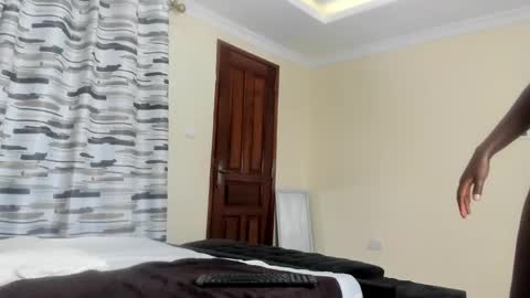 coco_leila online show from February 11, 2025, 6:19 am