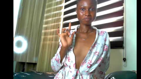 coco_petitqueen online show from January 17, 2025, 11:17 am