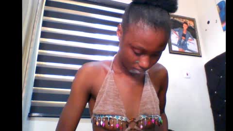 coco_petitqueen online show from January 29, 2025, 9:44 am