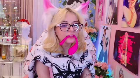 Snapshot of coconut_mia chatting on December 15, 2024, 12:18 am Mia online show from December 15, 2024, 12:18 am