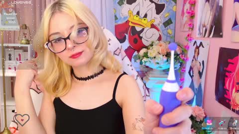 Snapshot of coconut_mia chatting on December 20, 2024, 9:06 pm Mia online show from December 20, 2024, 9:06 pm