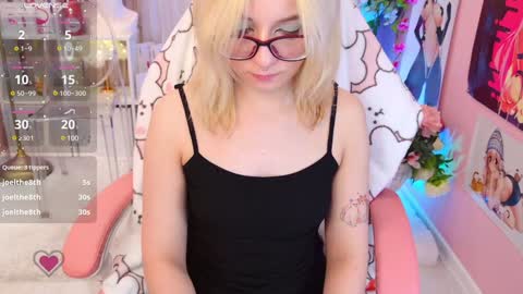 Snapshot of coconut_mia chatting on December 21, 2024, 3:25 am Mia online show from December 21, 2024, 3:25 am