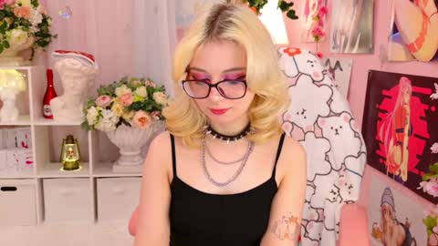 Snapshot of coconut_mia chatting on December 24, 2024, 10:28 pm Mia online show from December 24, 2024, 10:28 pm