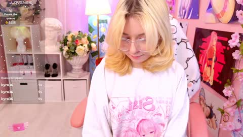 Snapshot of coconut_mia chatting on January 18, 2025, 9:13 pm Mia online show from January 18, 2025, 9:13 pm